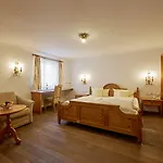 ホテル アドラー 4*